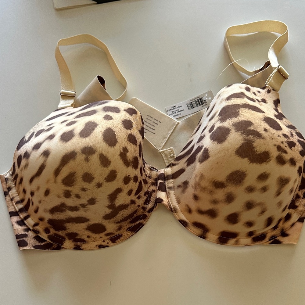 NWT Soma Vanishing 360 Perfect Coverage Bra
Color: ANIMAL AURA M WHITE SMOKE